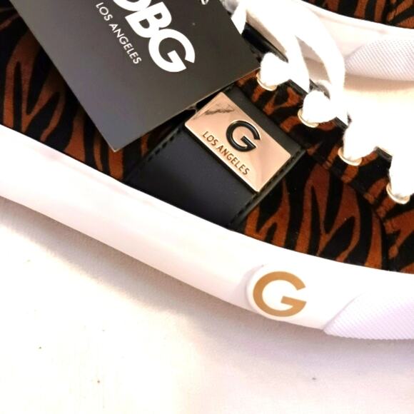 NEW! GUESS Tiger Animal Print Sneakers Womens 8 Brown Velour Avant Garde Glam - Picture 2 of 16